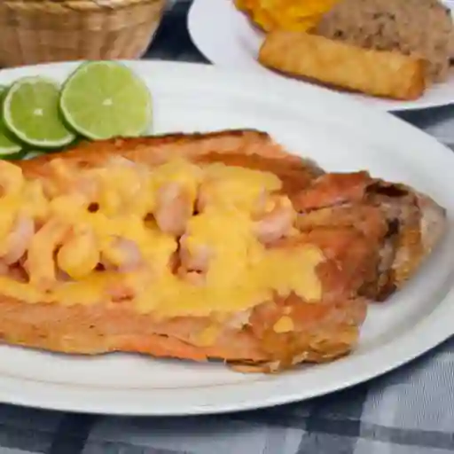 Media Trucha con Camarones