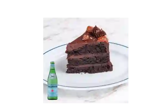 Combo Torta de Chocolate + Agua Mineral San Pellegrino
