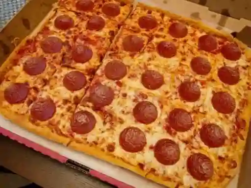 Pizza Cuadrada Rellena Especial
