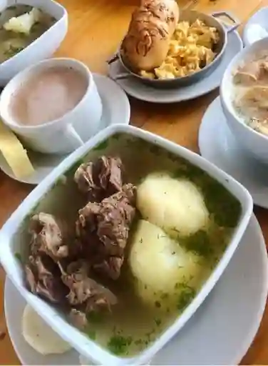 Huevos Al Gusto + Caldo Costilla