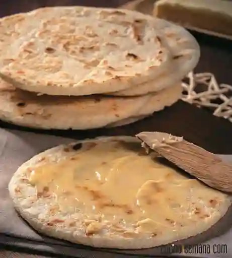 Arepa Sal y Mantequilla