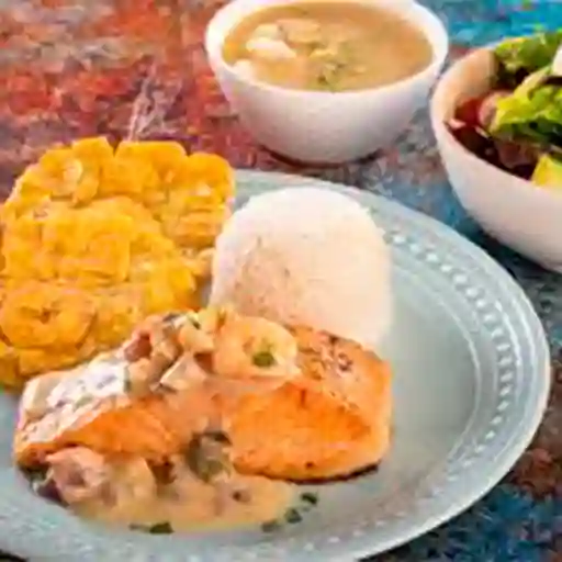 Salmón en Salsa Marinera