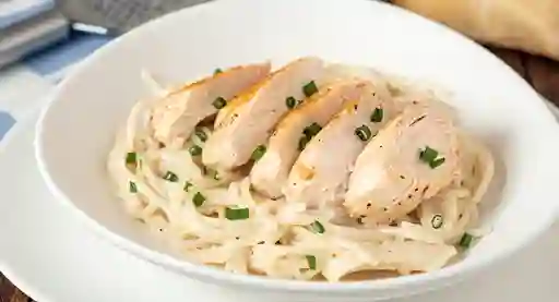 Pasta Alfredo con Pollo