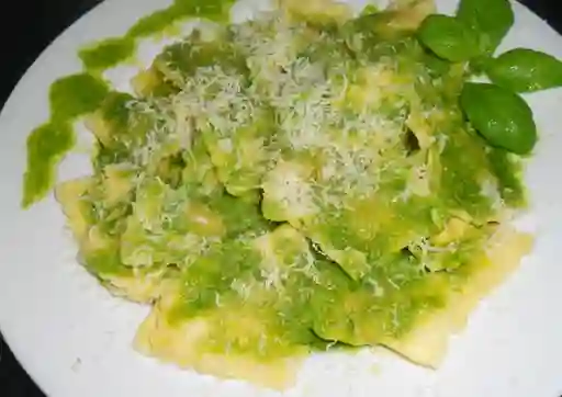 Raviolinis con Pesto de Albahaca