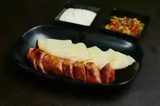 Chorizo de Cerdo Acompañado de Arepa