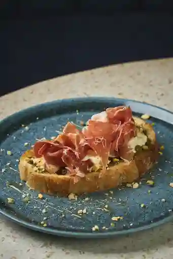 Tostada de Stracciatella y Pistacho