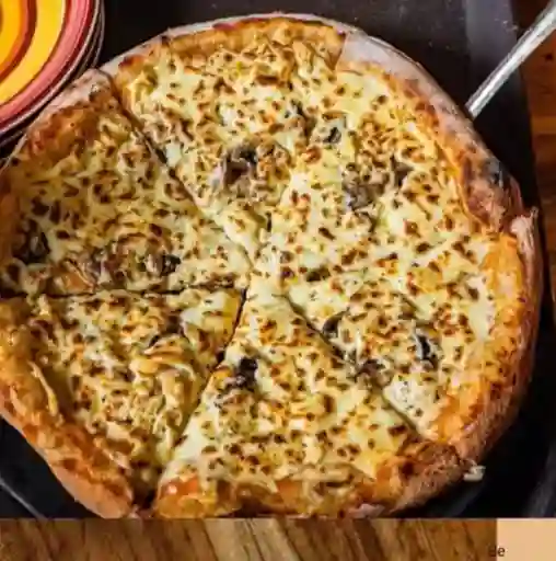 Pizza 4 Quesos Completa