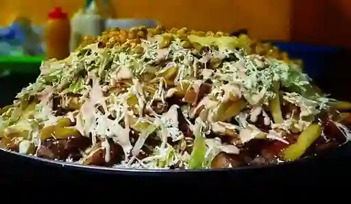 Salchipapas con Lomito