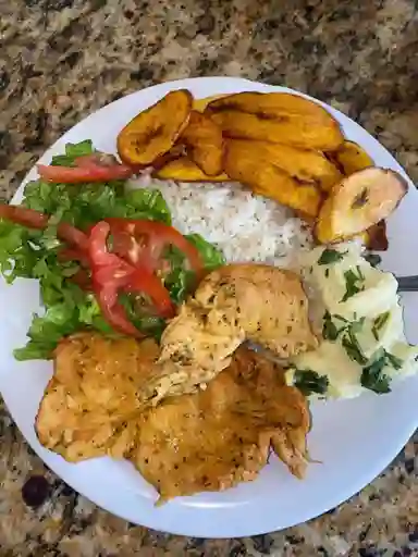 Almuerzo con Pollo