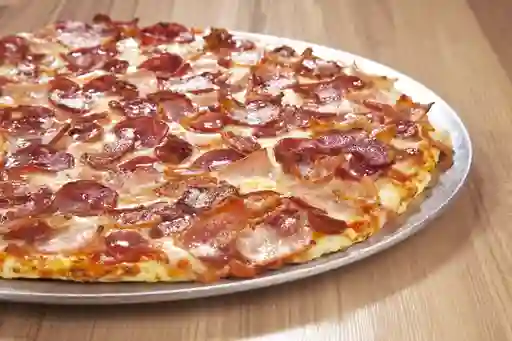Pizza Tocineta y Ciruelas