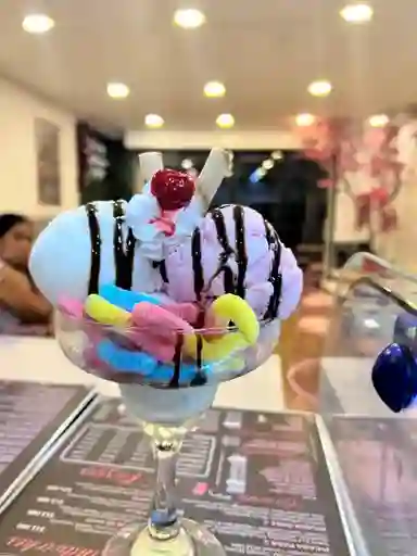 Copa de Helado con Gomitas