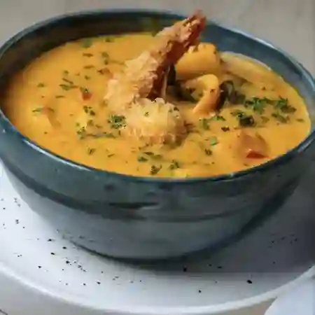 Cazuela de Camarones en Salsa Roja