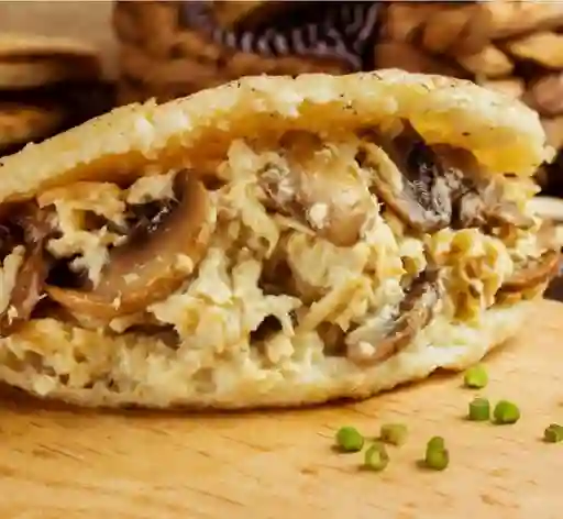 Arepa con Queso y Champiñón