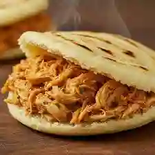 Arepa con Queso, Jamón, Huevo y Pollo