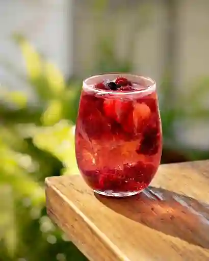 Soda Frutos Rojos 16 Oz