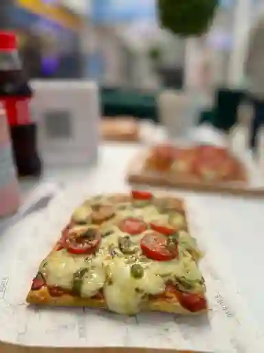 Pizza a la Caprese Personal