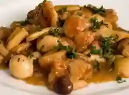 Saltado De Pollo Con Champiñones