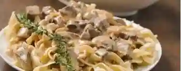 Tallarrin Lomo de Cerdo y Champiñones