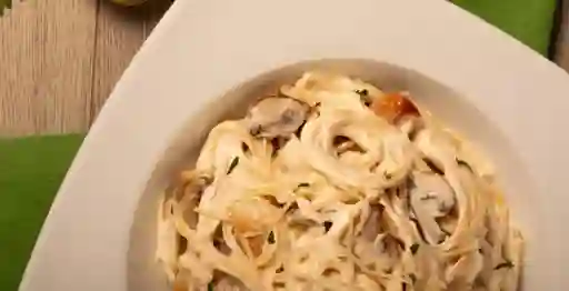 Tallarin De Pollo Con Champiñones