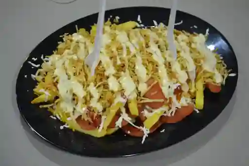Salchipapa Suiza