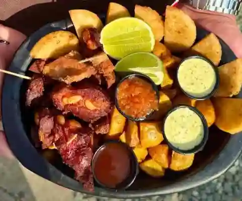 Personal Mix Costilla y Chicharrón
