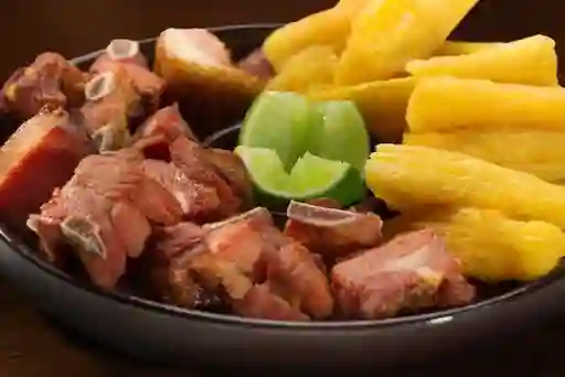 Chicharrón con Yuca
