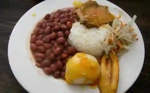 Corrientazo Casero