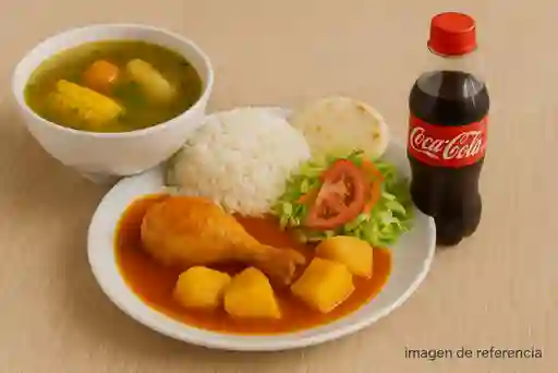 Almuerzo con Pollo Guisado y Sancocho