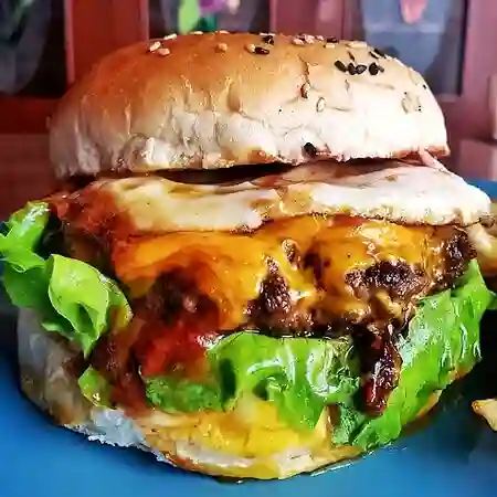 Hamburguesa Fulana Queso Apanado + Limonada