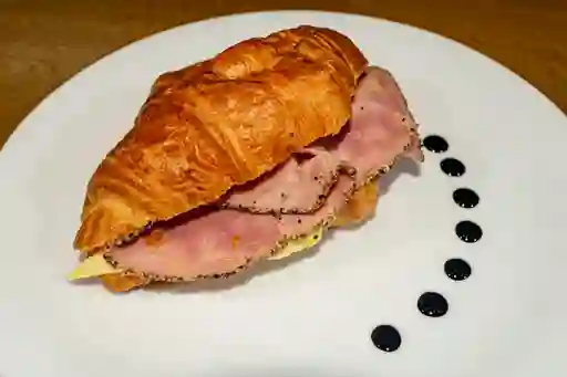 Croissant de Pastrami de Pavo