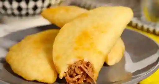 Empanada de Carne Desmechada
