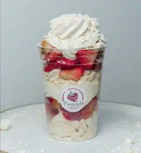 1 Merengon con Fresas 12Oz