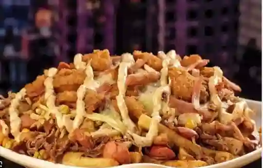 Salchipapa con Carne