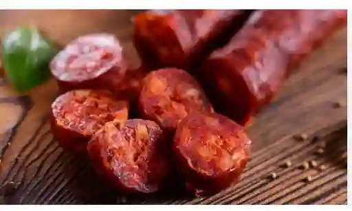 Salchipapa con Chorizo