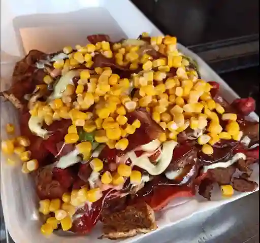 Salchipapa con Costilla
