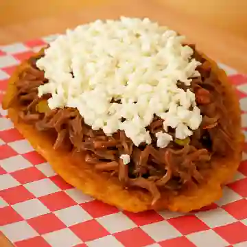 Patacon con Carne Desmechada