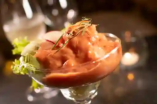 Coctel de Camarón en Cama de Aguacate