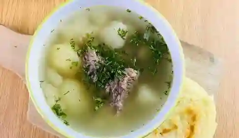 Caldo de Carne y Arepa de Queso