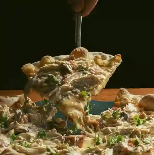 Pizza de Pollo Carbonara