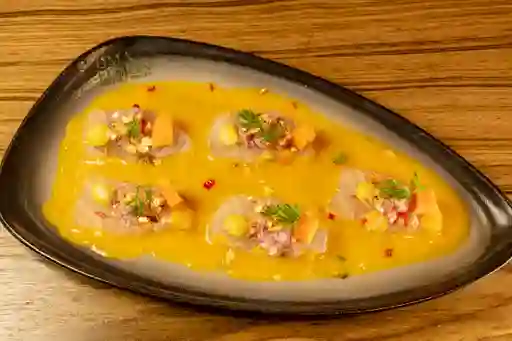 Tiradito Pesca Del Día con Ají Amarillo