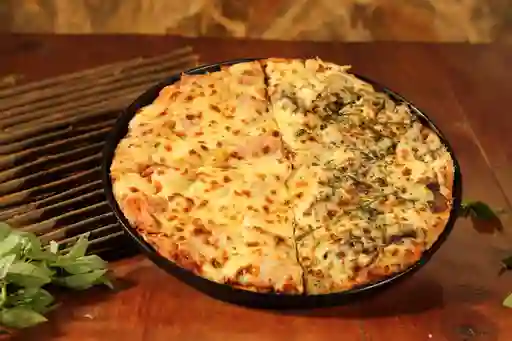Combina Tu Pizza Personal Premium con Dos ( 2 ) Sabores,