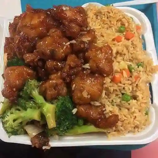 Arroz Frito y Pollo en Salsa de Naranja
