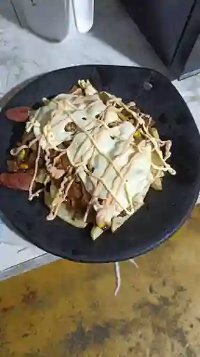 Salchipapa Mixta