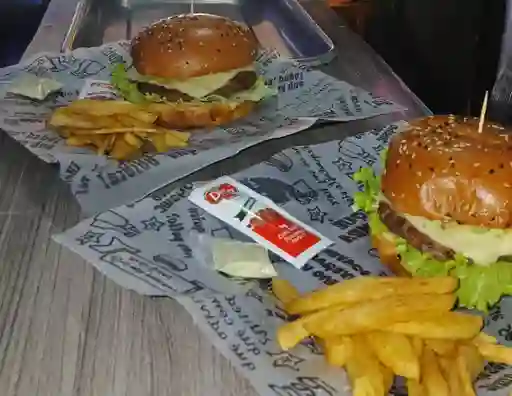 Hamburguesa Tradicional Papas Francesas 2X1