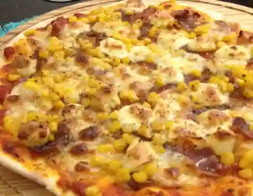 Pizza Pollo Tocineta Maíz