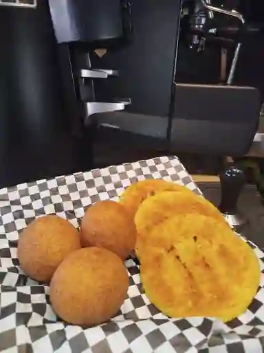 Buñuelo con Arepitas de Queso X 6 Unidades