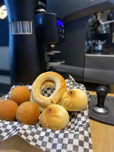 Buñuelos y Pandebonos X 6 Unidades