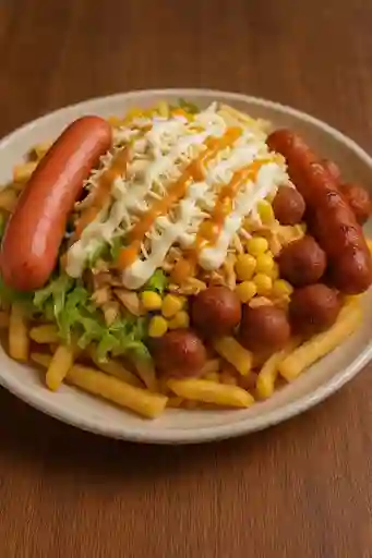 Salchipapa Colombiana