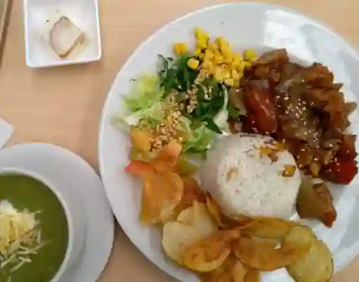 ALMUERZO CASERO