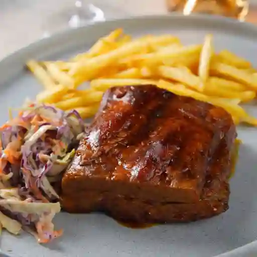 Costilla de Cerdo con Coleslaw